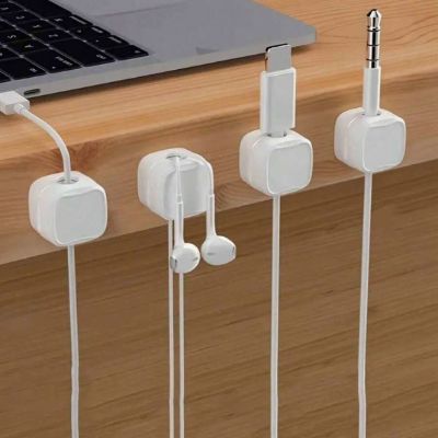 Range cables - MagneticCableOrganizer™ - Blanc - Coin travail